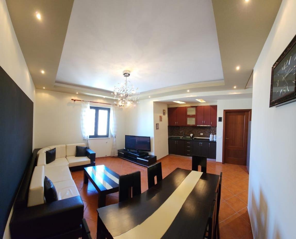 City Center Apartment Galeria Тирана Екстер'єр фото